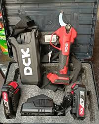 Forbice da Potatura DCK, 35 mm. Brushless 20 V. con 2 Batterie 2Ah - immagine 2